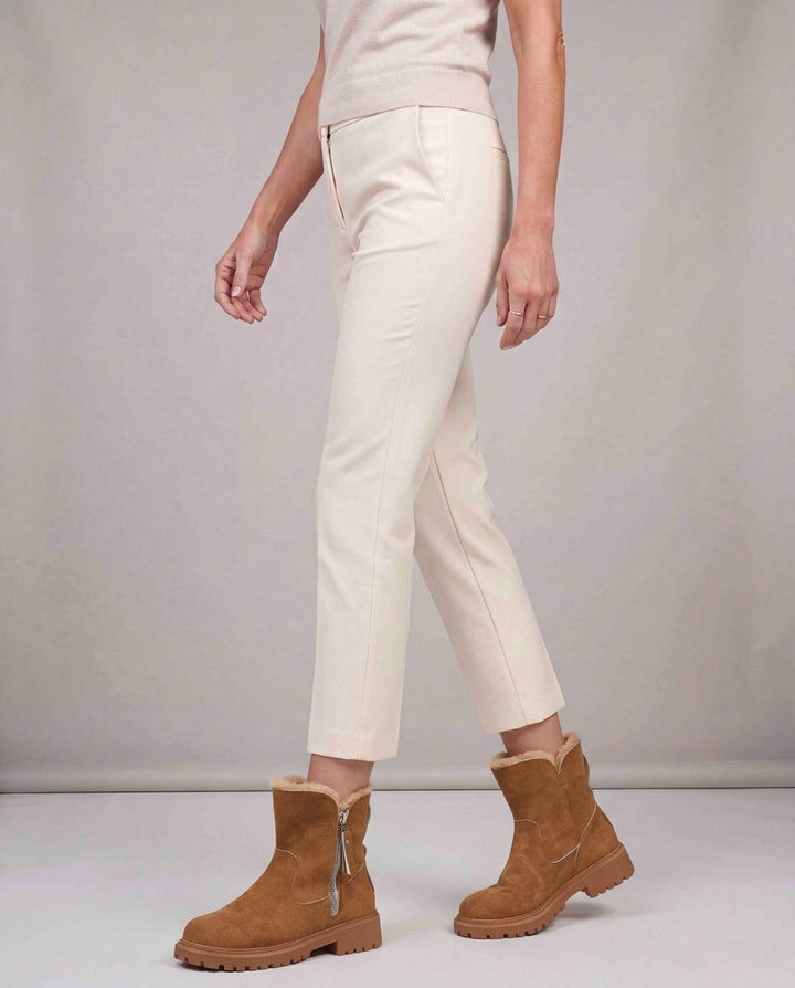 DAISY - Brown Walking