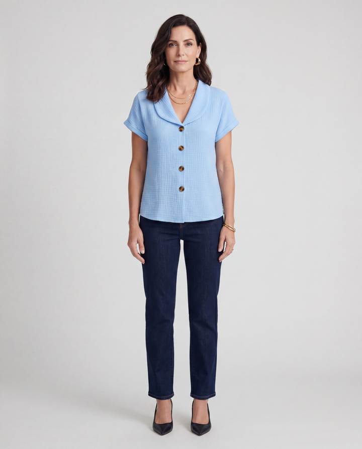 Maureen | Chic Buttoned Blouse
