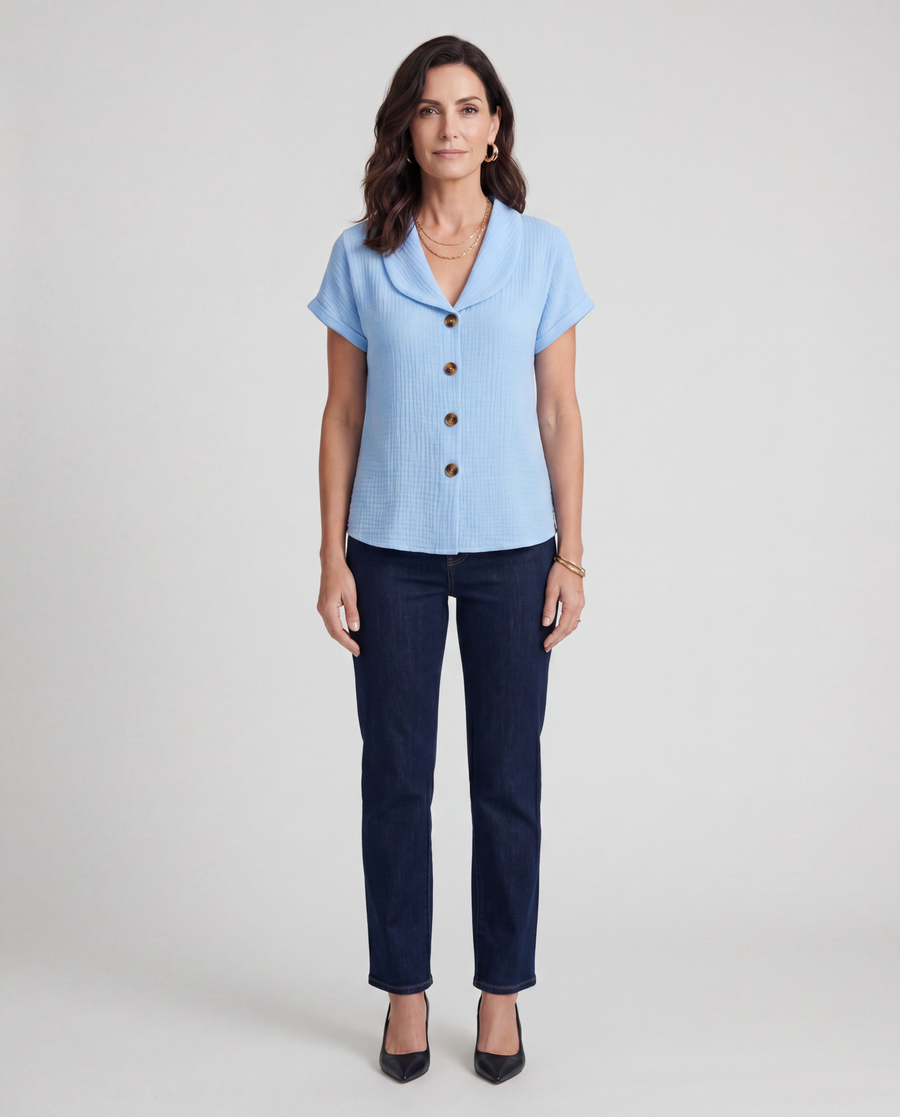 Maureen | Chic Buttoned Blouse