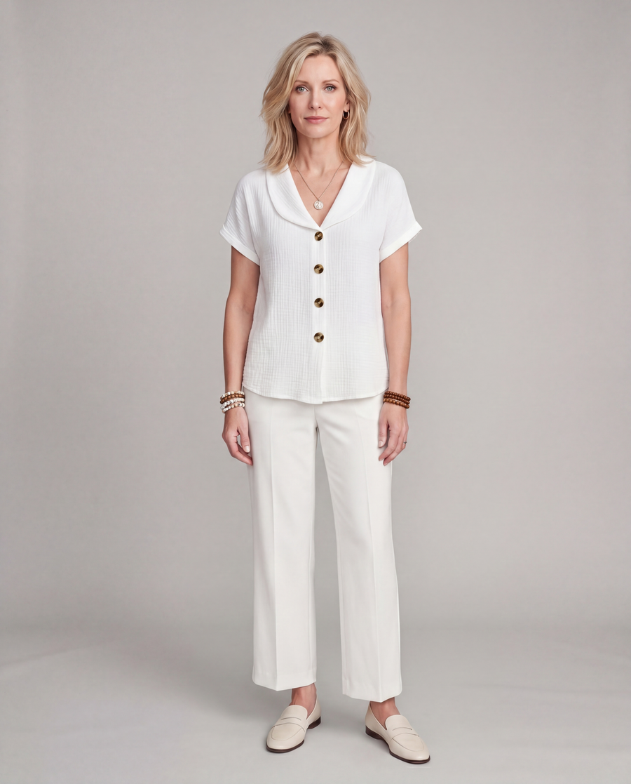 Maureen | Chic Buttoned Blouse
