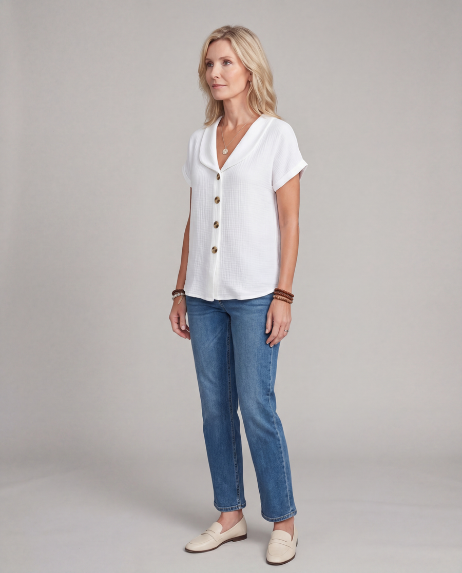 Maureen | Chic Buttoned Blouse